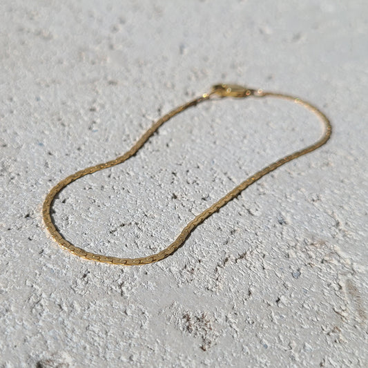 14k Dainty Herringbone C-Link Bracelet