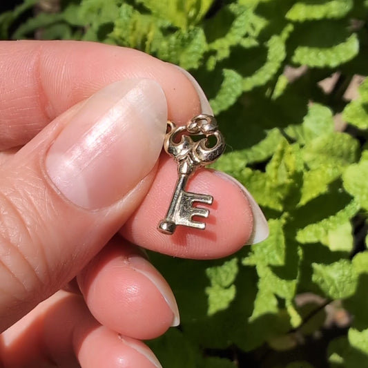 10k Vintage Key Charm